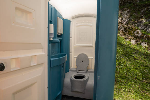 Best Portable toilet rental cost  in Lowellville, OH